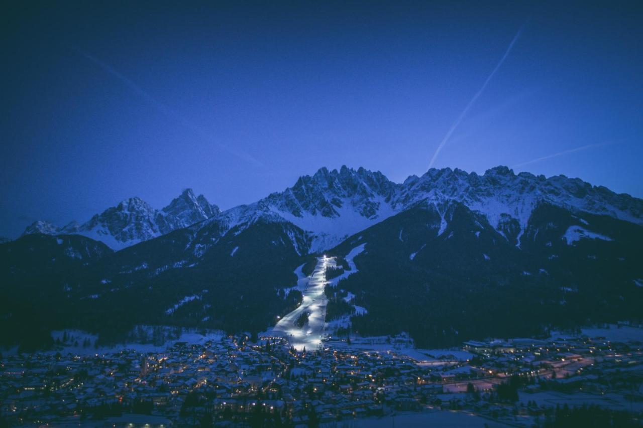 Hotel Cavallino Bianco - Weisses Roessl San Candido Zewnętrze zdjęcie