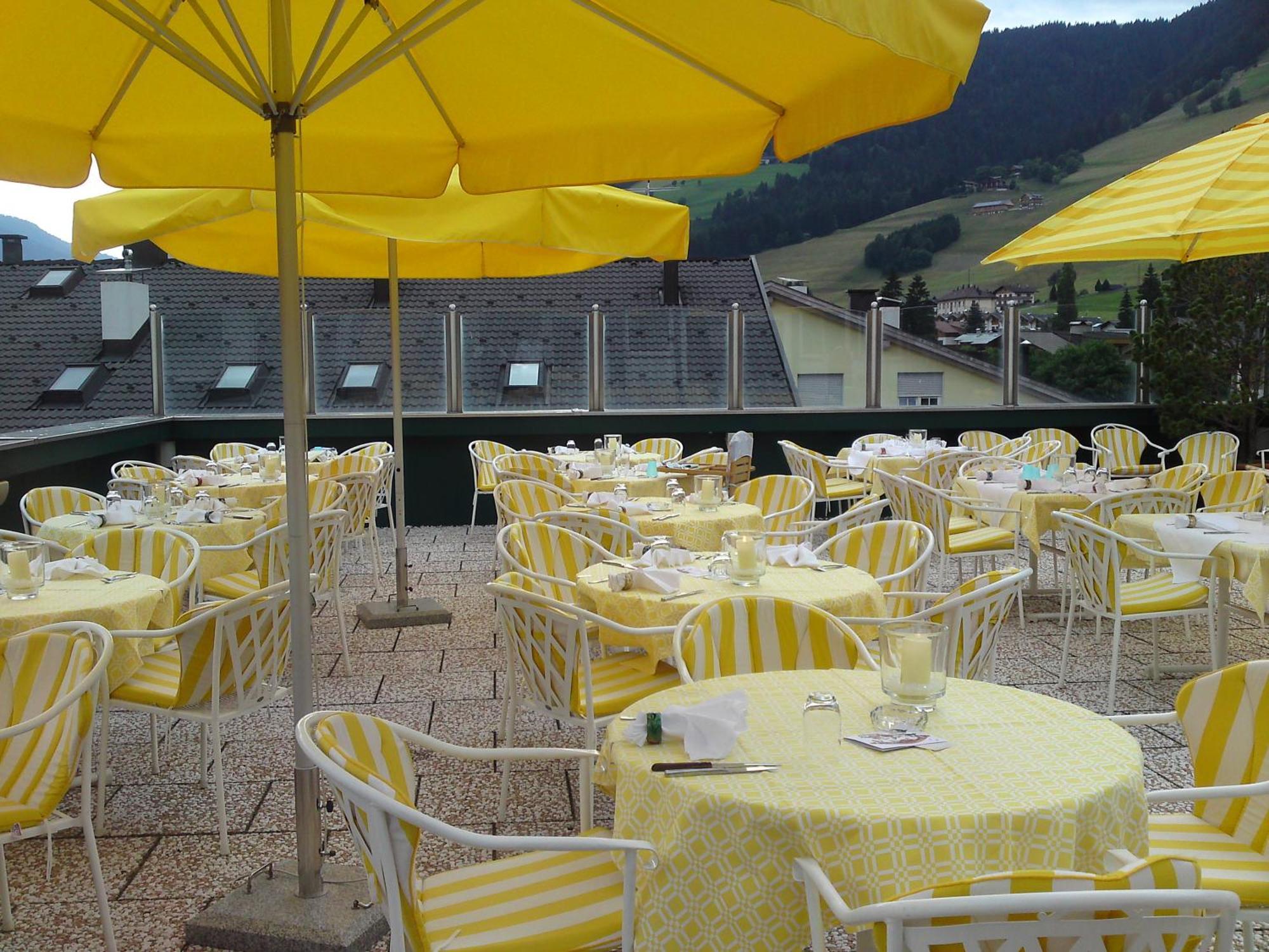 Hotel Cavallino Bianco - Weisses Roessl San Candido Zewnętrze zdjęcie