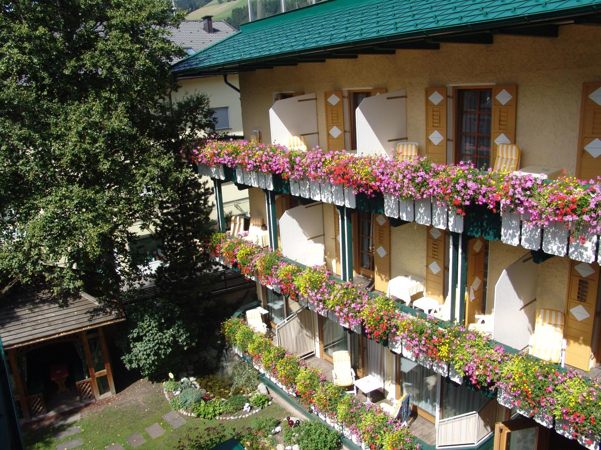 Hotel Cavallino Bianco - Weisses Roessl San Candido Zewnętrze zdjęcie