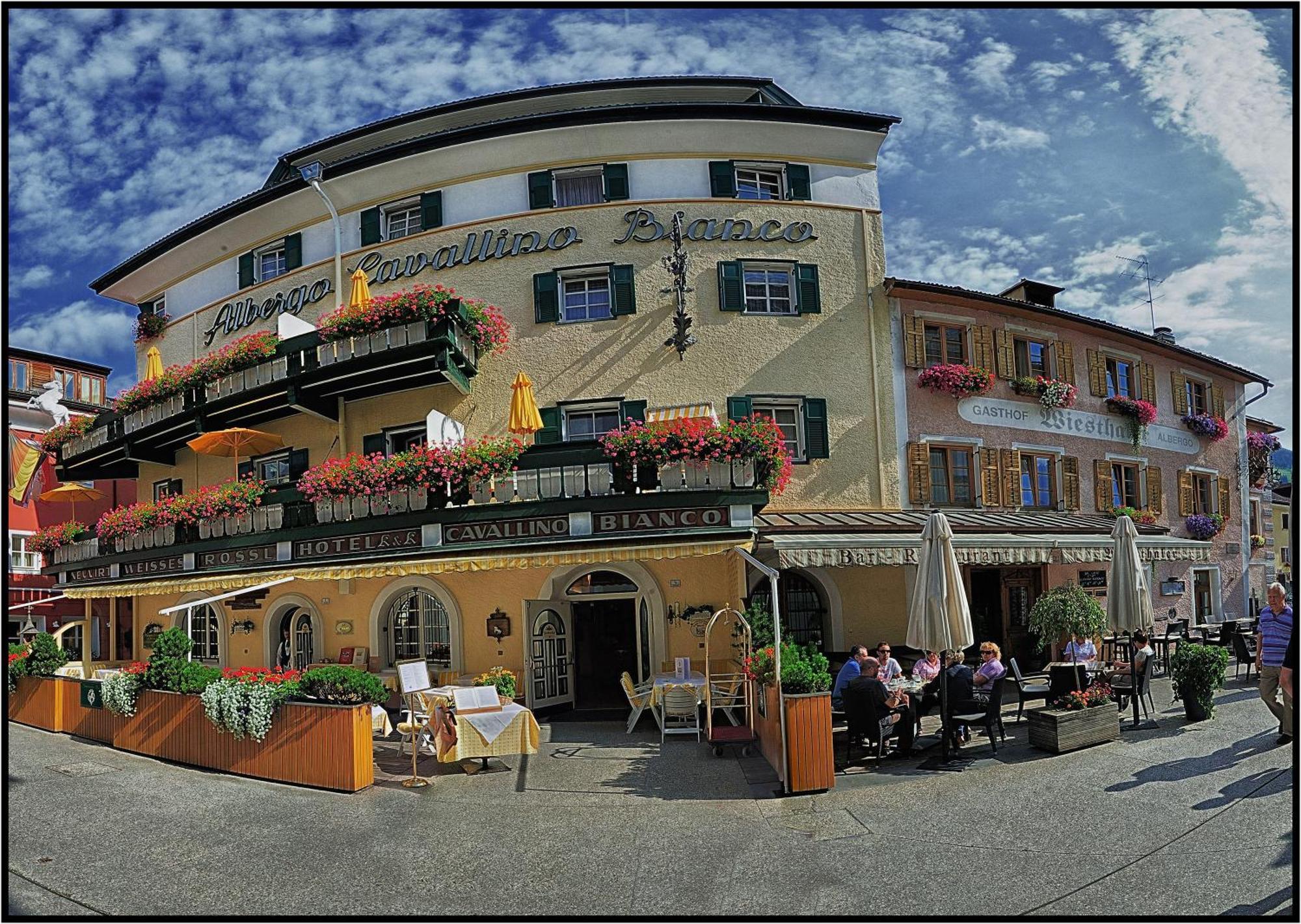 Hotel Cavallino Bianco - Weisses Roessl San Candido Zewnętrze zdjęcie