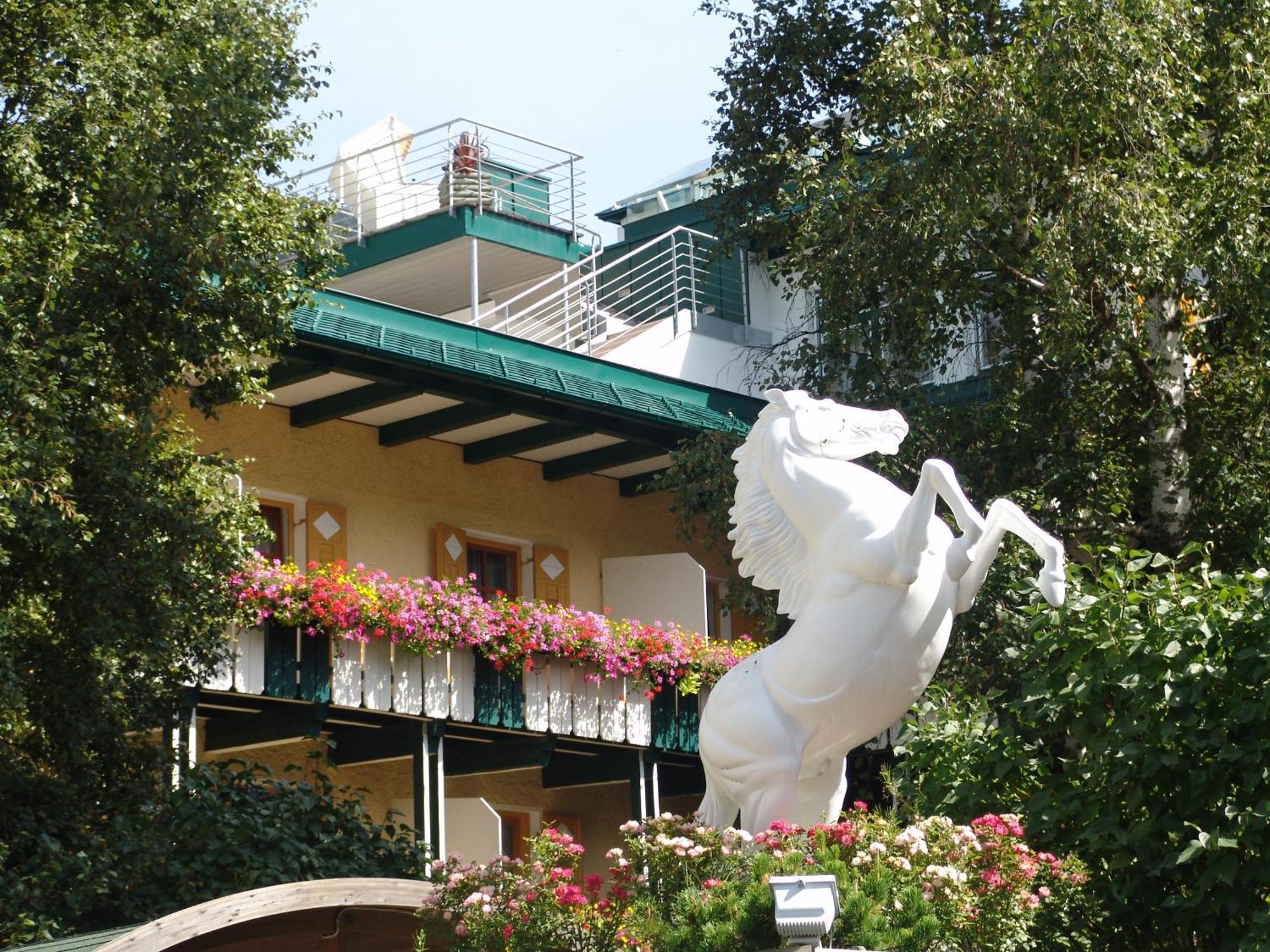 Hotel Cavallino Bianco - Weisses Roessl San Candido Zewnętrze zdjęcie