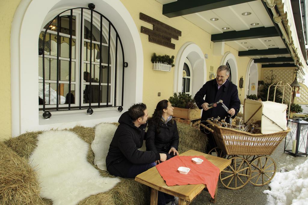 Hotel Cavallino Bianco - Weisses Roessl San Candido Zewnętrze zdjęcie